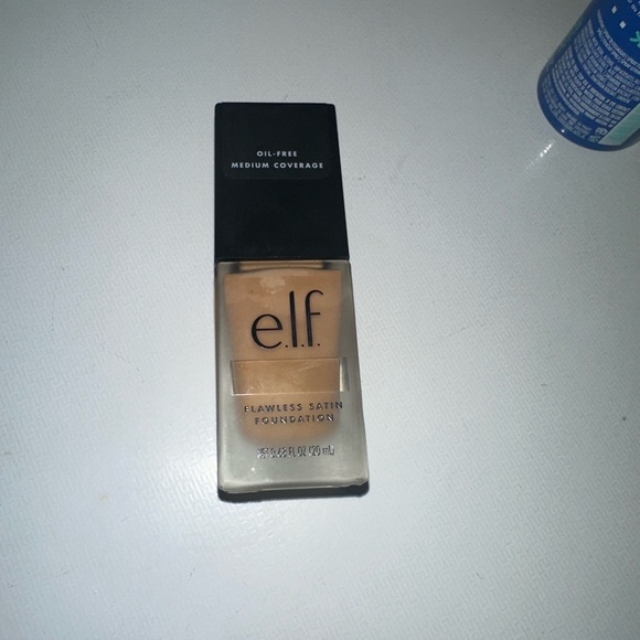 Elf Oil-free Medium Coverage Foundation - Picture 2 of 3